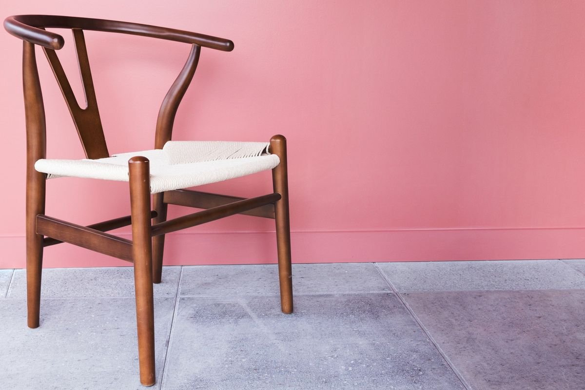 Placeholder for a portrait of Magdalena Kubalańca: soft light on a blush wall